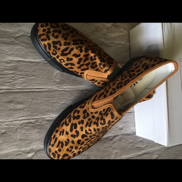 report leopard shoes